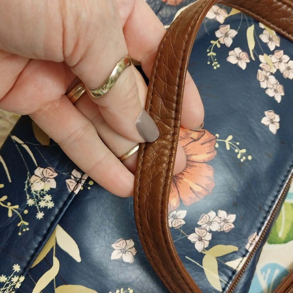 3358 Small Bueno Crossbody in Navy and Brown Print. - Picture 7 of 12
